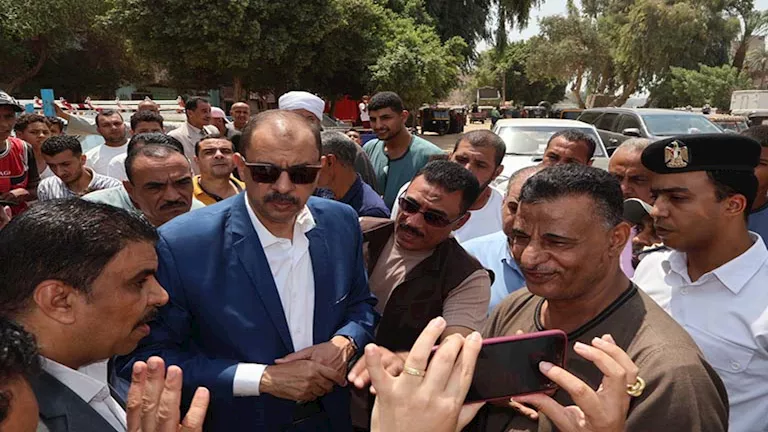 جولة مفاجئة لمحافظ سوهاج.. قرارات عاجلة لضبط مواقف المنشاة (صور)