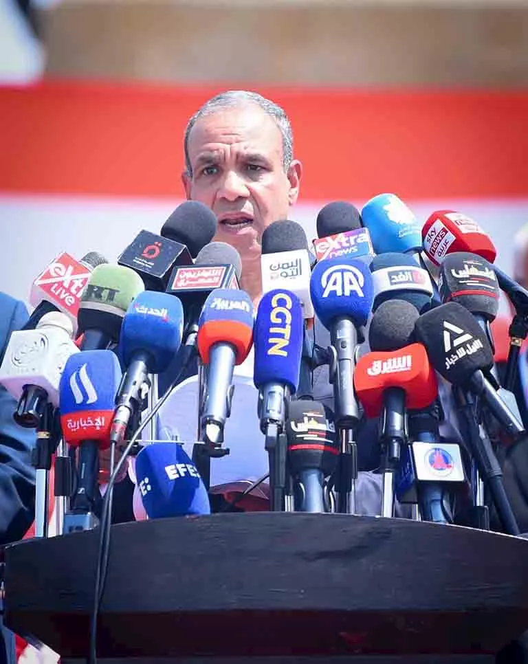 وزير الخارجية بدر عبد العاطى امام معبر رفح (5)