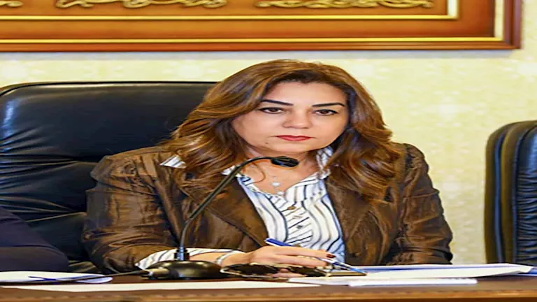 صور.. إزالة عقار مخالف على مساحة 1000 متر بعين شمس