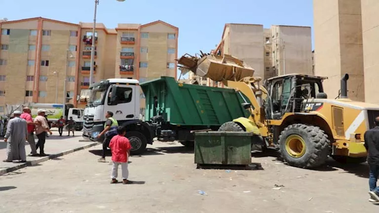 صور.. محافظ القاهرة يشرف على إزالة الإشغالات والتعديات بمدينة معًا للي