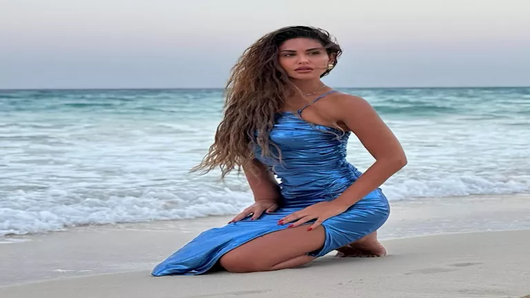 أنيقة وشفافة.. أجمل إطلالات مي سليم في الساحل -25 صورة