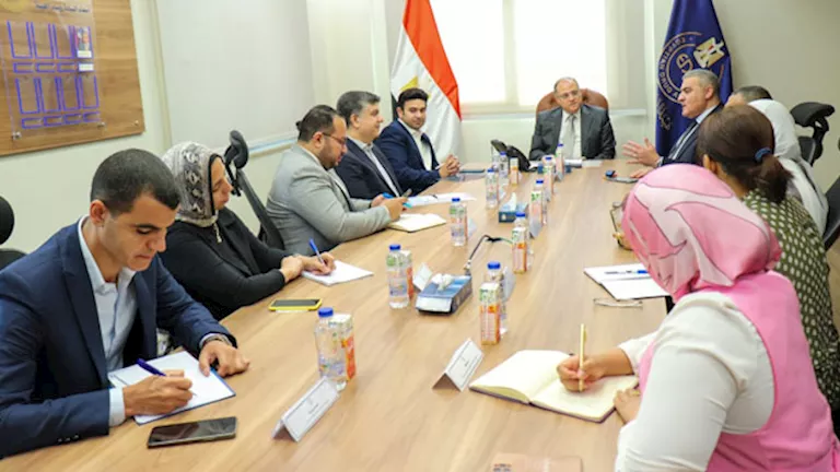 الشركة المصرية لتجارة الأدوية تبحث إنشاء مكتب علمي لأبحاث الأدوية