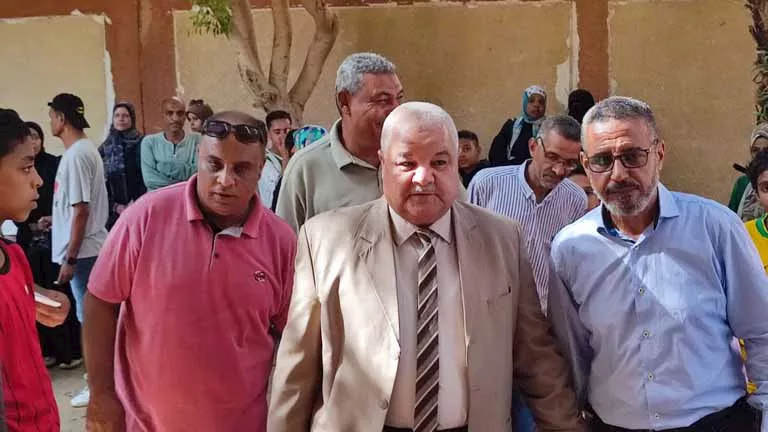 بالصور.. وكيل تعليم الأقصر يتفقد اختبارات القبول بالمدرسة الرياضية