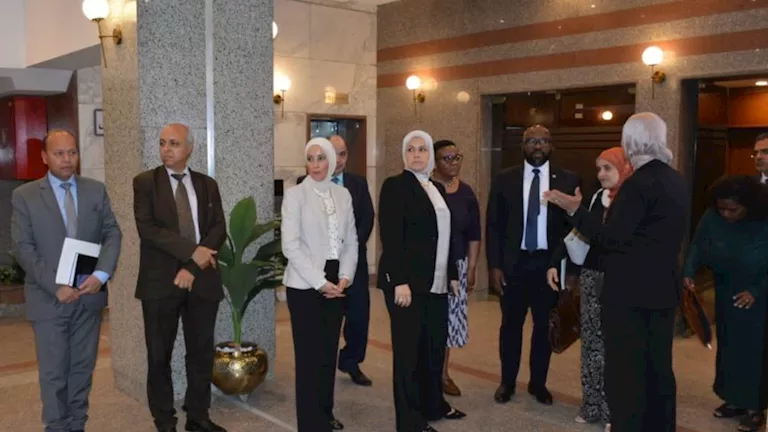 مصلحة الضرائب تستقبل وفد المنتدى “الأفريقي” في مركز التدريب الضريبي