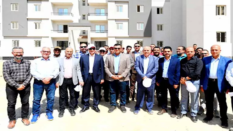 وزير الإسكان يتفقد مشروعات سكنية وخدمية بمدينة العبور الجديدة