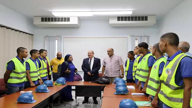 رئيس صرف الإسكندرية يحضر التدريب العملي لطلاب المدرسة الفنية – صور