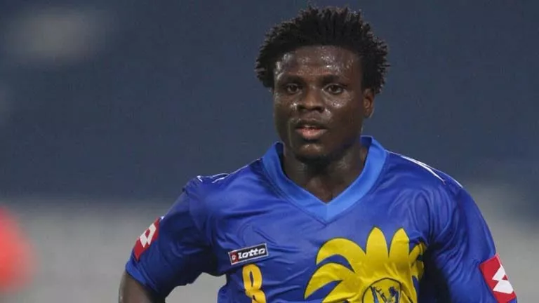 منعوه من التدريب.. حكاية إيقاف غير حياة رزاق أوموتويوسي