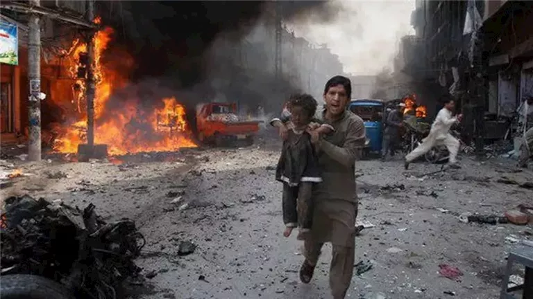 مقتل وإصابة 35 شخصا بانفجار مستودع ألعاب نارية في باكستان