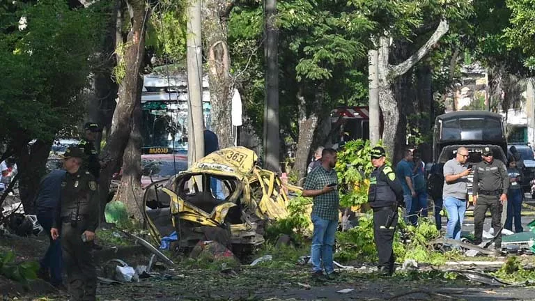 مقتل 18 شخصا بعد إسقاط مروحية للشرطة في كولومبيا