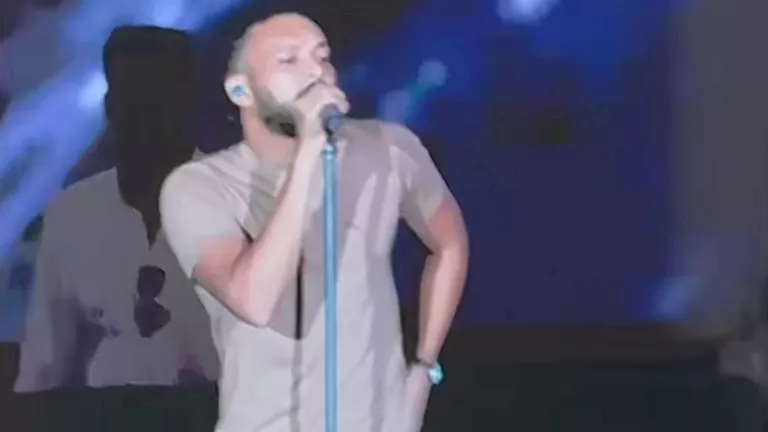 ويجز يشعل حماس جمهور حفله في العلمين الجديدة بأغنيتي “الأيام” و”الدنيا