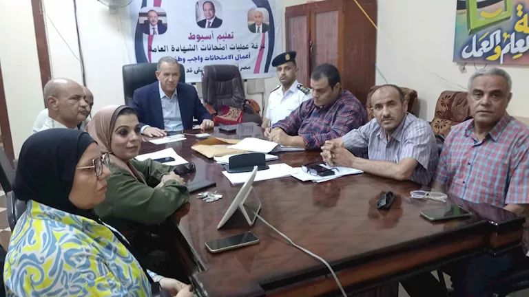 وكيل تعليم أسيوط يتابع امتحانات الدور الثاني للثانوية العامة