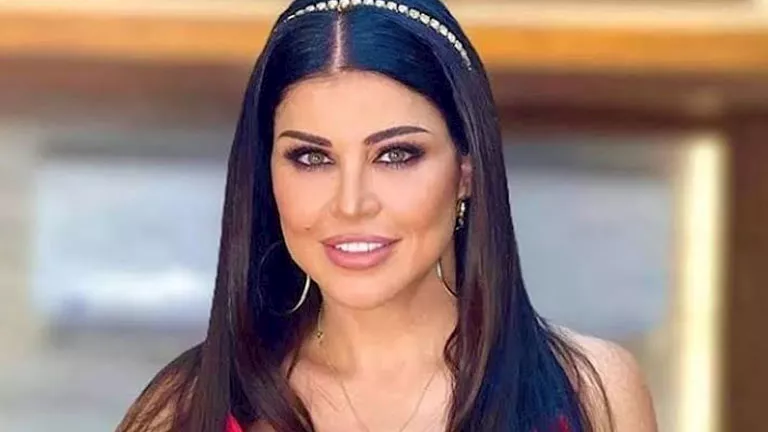 بالصور.. جومانا مراد تخطف الأنظار بفستان قطيفة في مهرجان الجونة السينم