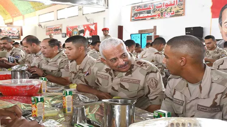 وزير الدفاع: الحفاظ على الاستعداد القتالي العالي الضمان الحقيقي لأمن ا