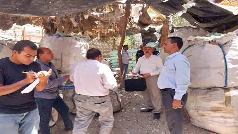 محافظ أسيوط يشكل لجنة مشتركة للتفتيش على كسارات ومخازن البلاستيك – صور