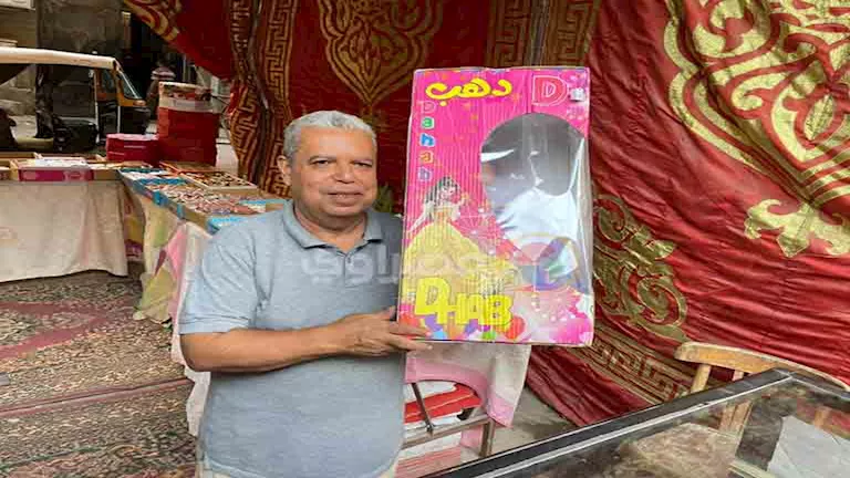 30 سنة حلاوة.. حكاية عم أيمن مع الفولية والعرائس السكر بالمنوفية- صور