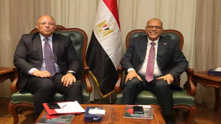 قبل استلام مهامه.. وزير العمل يلتقي سفير مصر بالكويت لبحث ملفات التعاو