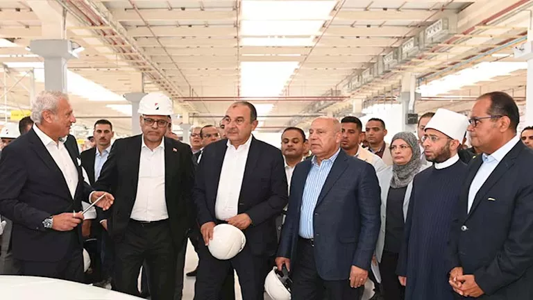على هامش زيارته للإسكندرية.. كامل الوزير يتفقد مصنعي “زهران” و”الصقر”