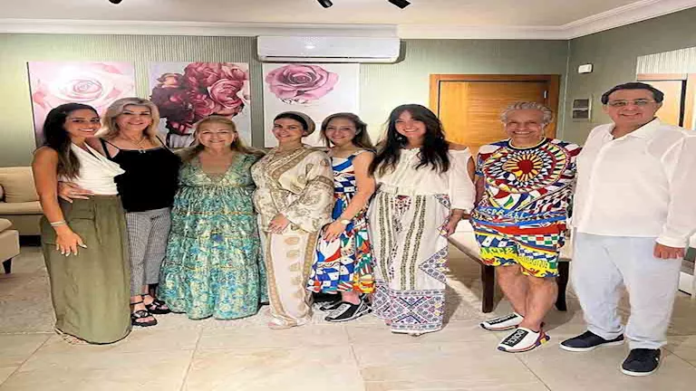 بإطلالة أنيقة.. نرمين الفقي تنشر صورا مع أصدقائها باحدى المناسبات