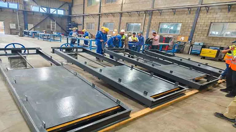 وزير الري يتابع أعمال تأهيل المنشآت المائية ويؤكد الالتزام بالجداول ال