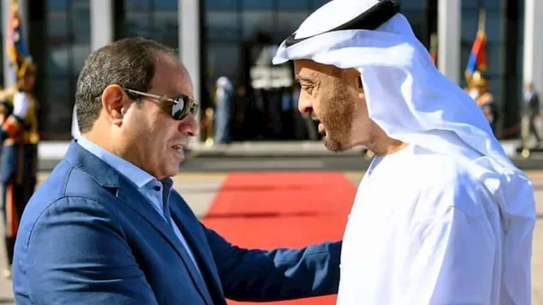 الرئيس السيسي يستقبل الشيخ محمد بن زايد بمطار العلمين