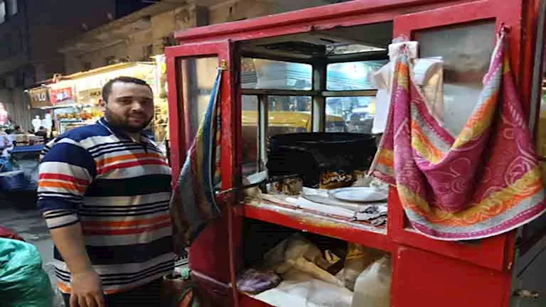 من الجد للحفيد.. “فطيرة السكر” تحولها أسرة في الشرقية إلى مهنة أصيلة ل