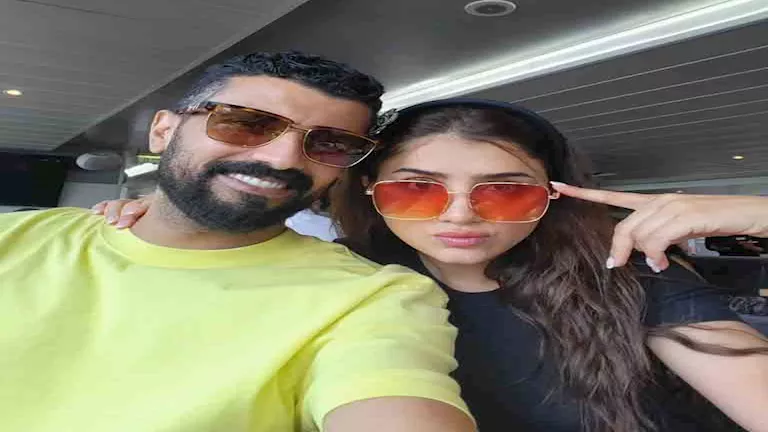 بعد هدية الساعة الثمينة.. مي عمر توجه رسالة رومانسية لزوجها محمد سامي