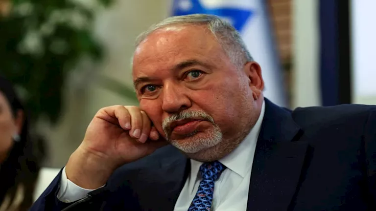 رئيس حزب “إسرائيل بيتنا” يدعو قادة المعارضة لاجتماع للحديث بشأن حكومة