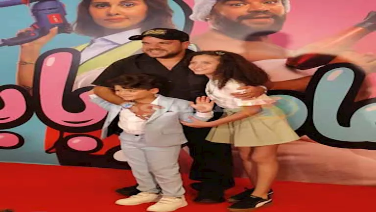 بالصور.. محمد عبدالرحمن “توتا” وزوجته من العرض الخاص لفيلم ماما وبابا