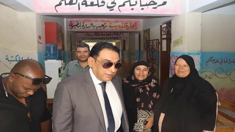 سكرتير بني سويف يتابع تصويت مليوني ناخب بجولة “الشيوخ”