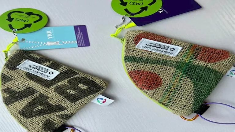 موضة غريبة.. حقائب مصنوعة من مخلفات القهوة تنتشر عالميا (صور)