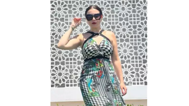 مي عز الدين تنشر جلسة تصوير على البحر.. والجمهور: برنسيسة جيلنا