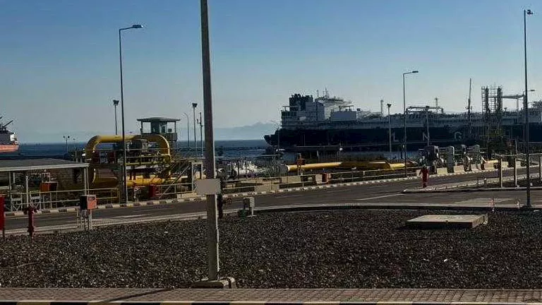 البترول: وصول وحدة تغييز عائمة إلى ميناء العقبة بالأردن ضمن خطة تأمين