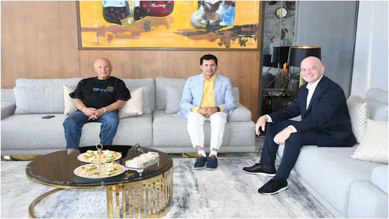 انفاتينو يقضي إجازته في العلمين.. ومدبولي يهاتفه