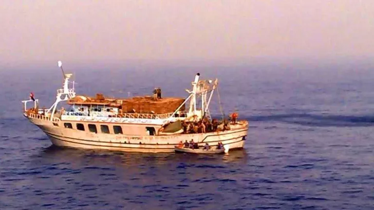 إيران تعلن عن ضبط 4 سفن صيد على متنها أجانب في مياهها الإقليمية