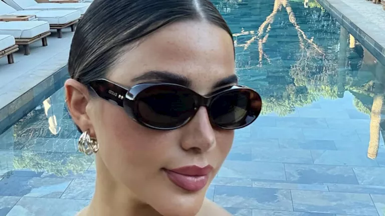 يارا السكري بإطلالة ساحرة.. كيف نسقت اللوك؟