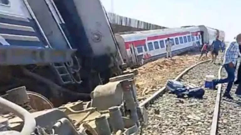 نشرة التوك شو| حادث انقلاب قطار مطروح وحقيقة انخفاض أسعار السيارات بنس