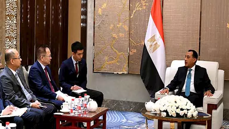 “مدبولي”: نستهدف إنتاج 10 ملايين م3 يوميًا من المياه المُحلاة خلال 5 س