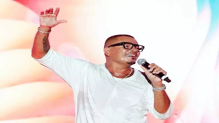 25 صورة من حفل عمرو دياب في بيروت