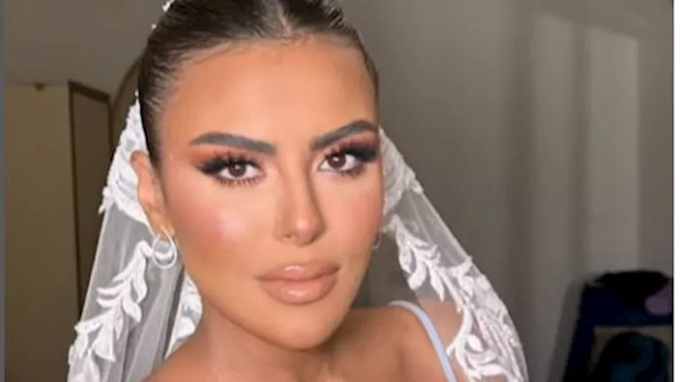 طرحة عروس و”كروب توب”.. هاجر الشرنوبي تتألق في أحدث ظهور لها