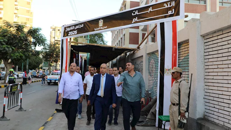 محافظ المنيا يؤكد جاهزية اللجان لاستقبال الناخبين بـ “الشيوخ” (صور)