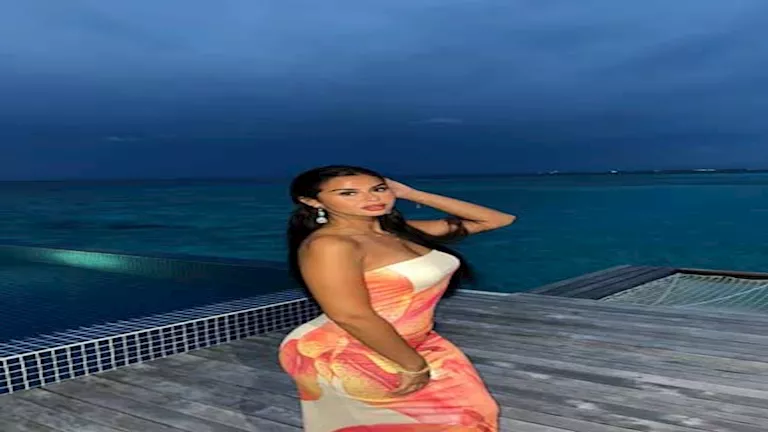 بـ”فستان جريء”.. منة عرفة تنشر صورًا جديدة أمام البحر في المالديف