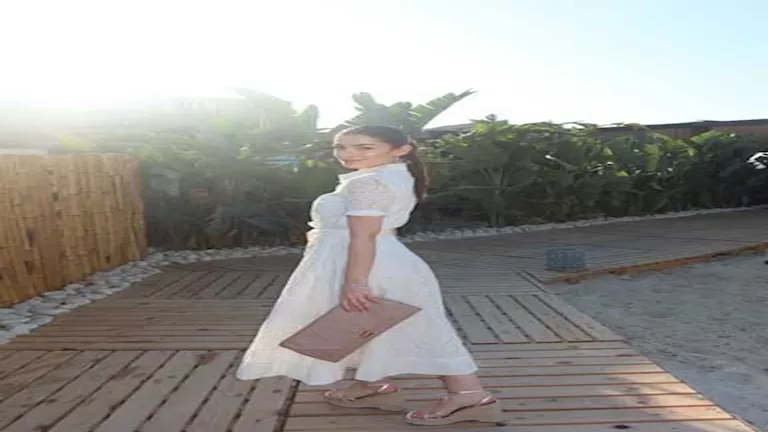 ليلى زاهر تنشر صورًا رومانسية مع هشام جمال أثناء قضاء إجازة الصيف