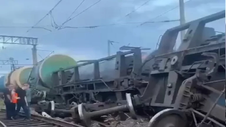 خروج 5 عربات قطار شحن عن السكة شرقي روسيا