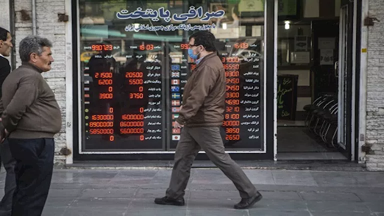 مجلس الشورى الإيراني يوافق على إزالة 4 أصفار من العملة والإبقاء على “