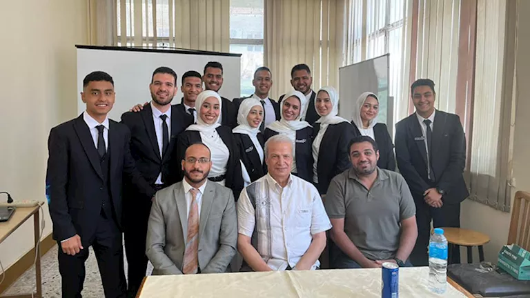 “ريهايدرو”.. مشروع طلابي بهندسة المطرية ينتج الهيدروجين الأخضر بمكونات