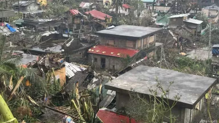 العواصف والرياح تجتاح الفلبين وتسفر عن مقتل 40 شخصا