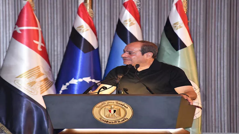 السيسي يوجه رسالة للمصريين بشأن “سوشيال ميديا”