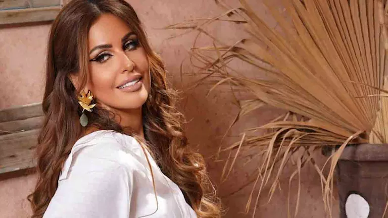 مي سليم بإطلالة ناعمة.. ما سر اختيارها للفستان المزين بالورود؟