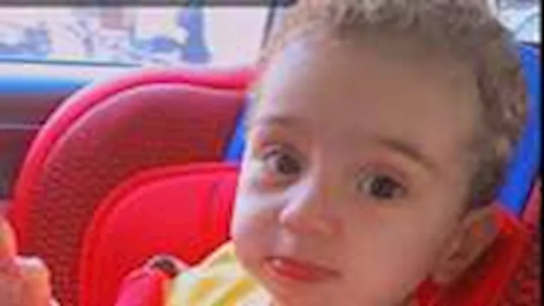 “انقذوا علي”.. حملة لمساعدة طفل مصاب بمرض نادر.. إليك أعراضه