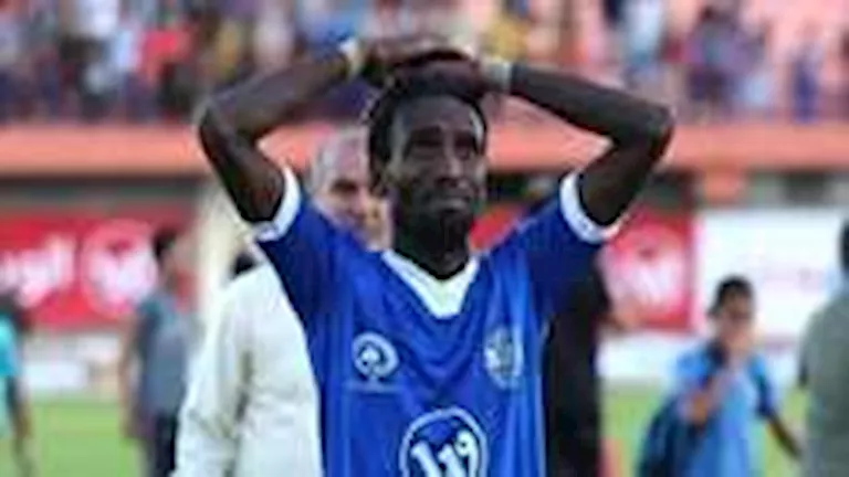 زوجة بيليه فلسطين تستغيث بمحمد صلاح: “أنقذ أبناء سليمان واطلب حقه”